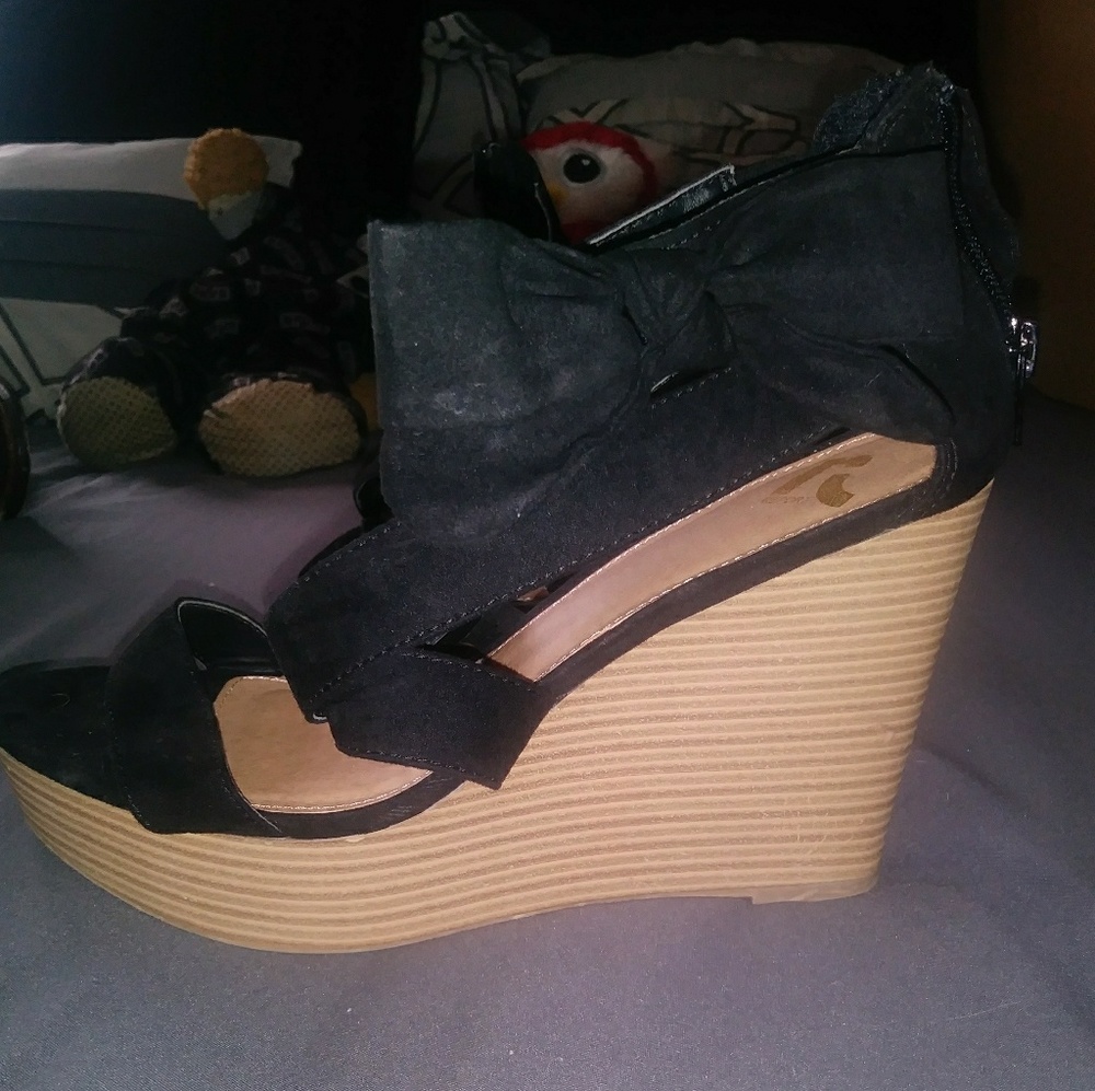 Beautiful bow tie wedges